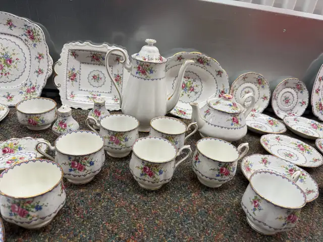 Royal Albert Petit Point Tea Set415732822736250884