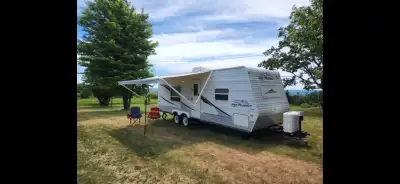 2006 jayco bumper pull Ac Fridge Stove Microwave Toilet Tub Shower both inside and outside awning ha...
