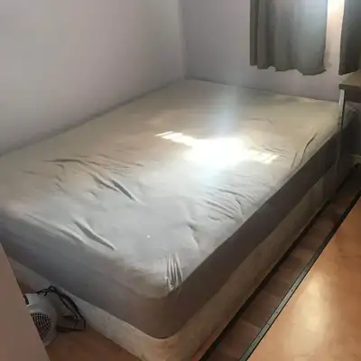 Room for rent on a nightly basis. Wifi available. Lots of street parking. Minimum two days stay. Sin...