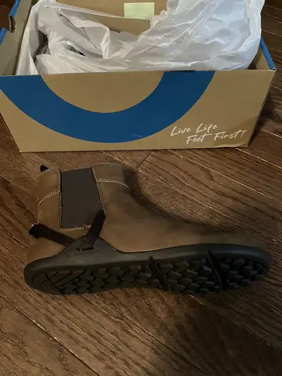 New in box Xeroshoes Tari Toffee colour boot size 7 womens - full grain leather
