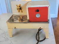 Vintage Child's Electric Stove WORKS! Superior Made in Canada