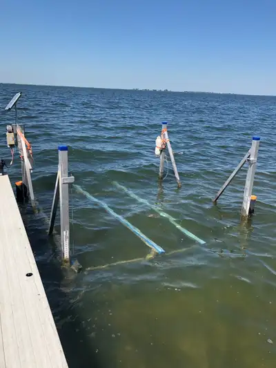 Boat Lift rated 4000 lbs, Made by Walk on Water. Fits 8ft wide boat. Inside post dimensions = 114" w...