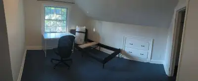 Walk to McMaster! All-Inclusive Rooms Available