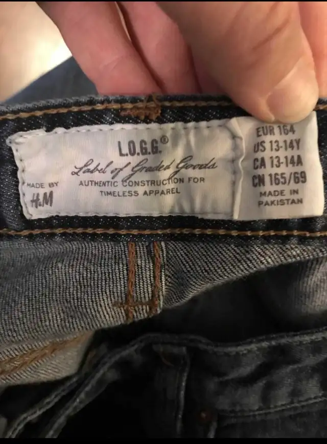 H&M girls 13/14Y straight leg jeans - blue medium wash denim in Kids & Youth in Oshawa / Durham Region - Image 4