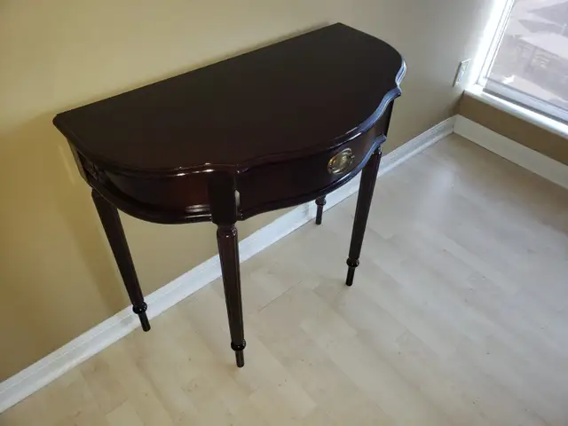 Elegant Wooden Console Table and Elegant Wooden Corner Arc Table in Other Tables in City of Toronto - Image 7