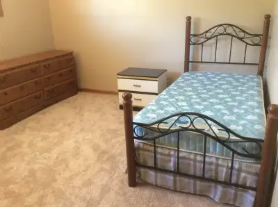Main Floor Room for Rent - 2 min walk to U of C campus & c-train