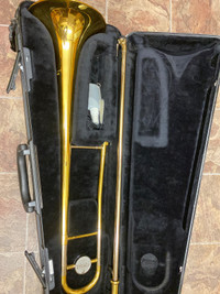 YAMAHA Trombone with case in MINT CONDITION. Pick up in lakeview