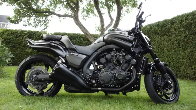 2019 Yamaha VMAX 1700 in Street, Cruisers & Choppers in Shawinigan - Image 6