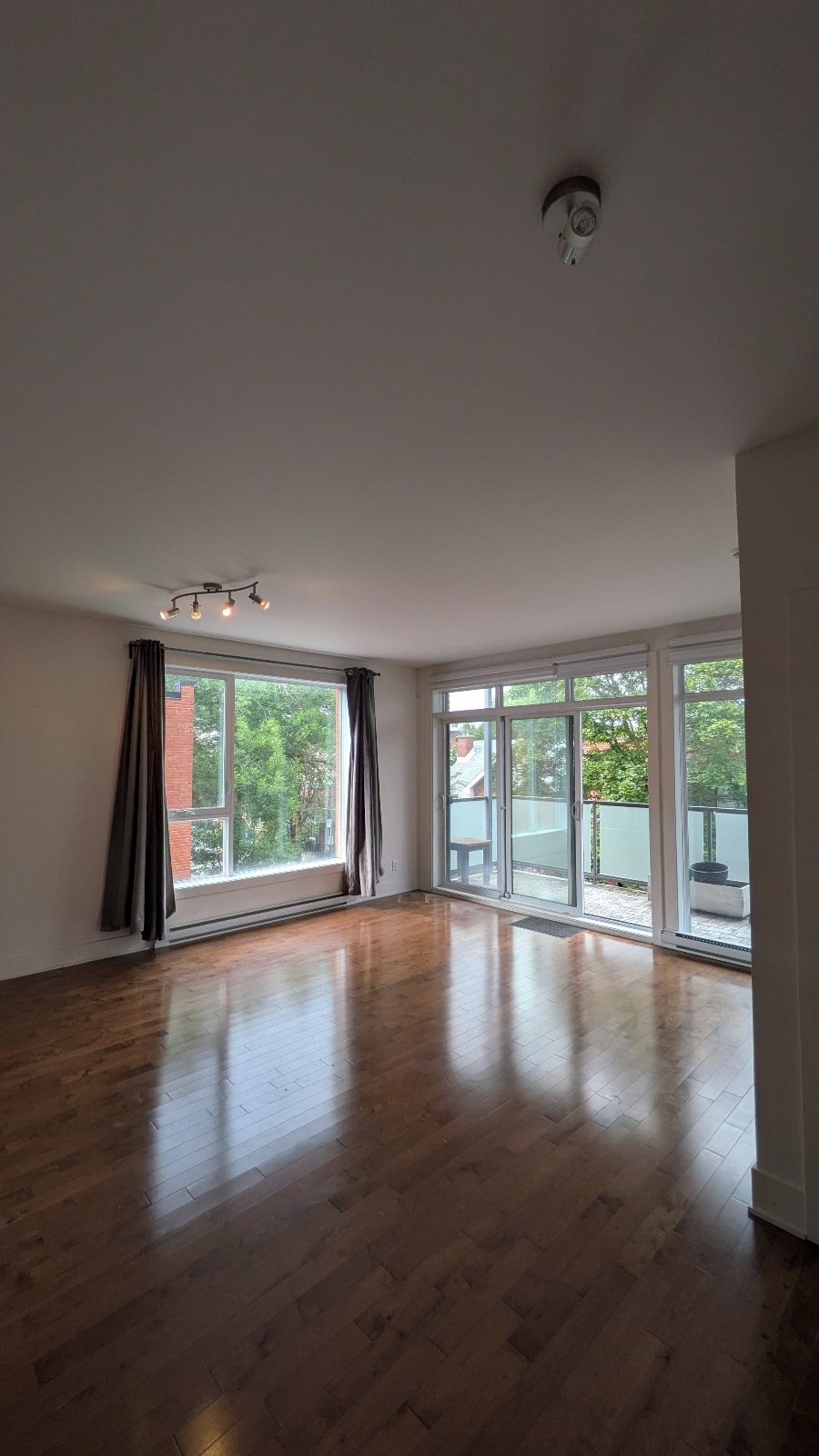 Grand 4 1/2 / 2 chambres - Villeray - Disponible 1er septembre — photo 2