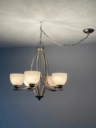 Like new 5 bulb chandelier