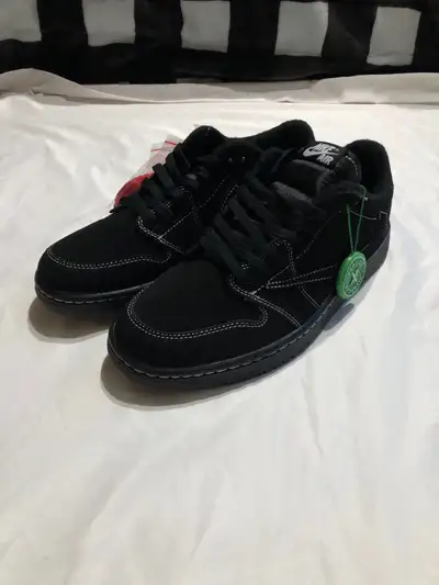 Open to offers! Genuine shoes with StockX tag, paper, and sticker! Size 7.5 US