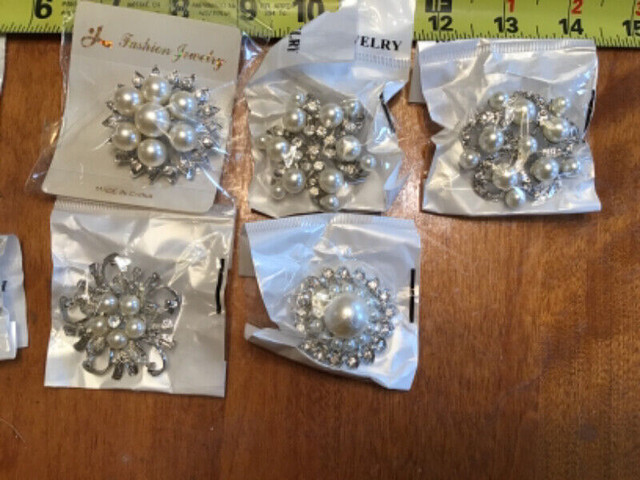 Brooches pearls and rhinestones/wedding bouquets/lapel in Jewellery & Watches in Moncton - Image 3