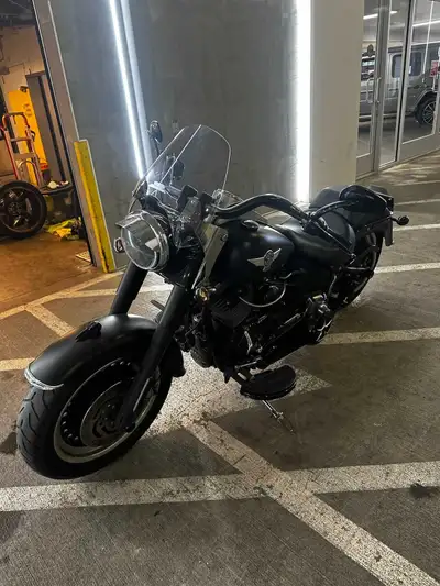 2014 Harley Davidson fat boy lo 6250 km I had this bike parked in Hawaii for a while Brought it back...