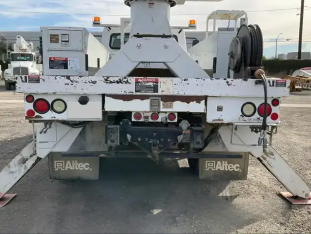 2014 Freightliner M2106 Altec DM47B-TR DIGGER DERRICK in Other in Peterborough - Image 4