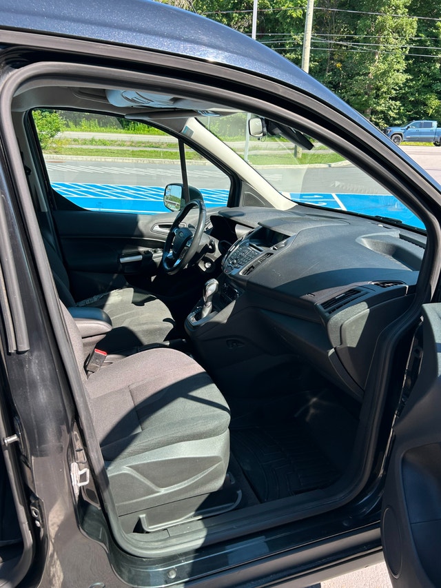 Ford Transit Connect XLT 2015 — photo 3