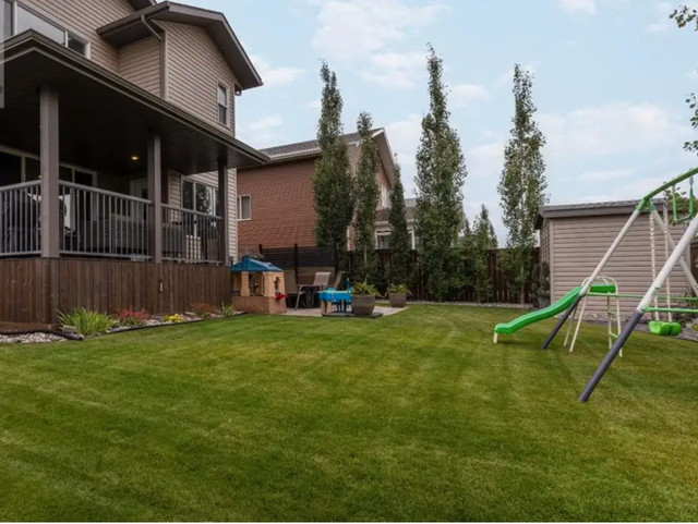 FOR SALE: Stunning 4 Bed / 4 Bath Home in Camrose in Houses for Sale in Strathcona County - Image 2