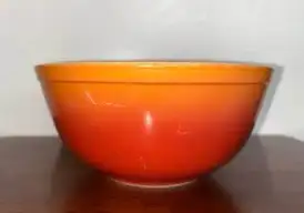 Vintage Pyrex Flamglo pattern, “403” 2 1/2 quart Like new