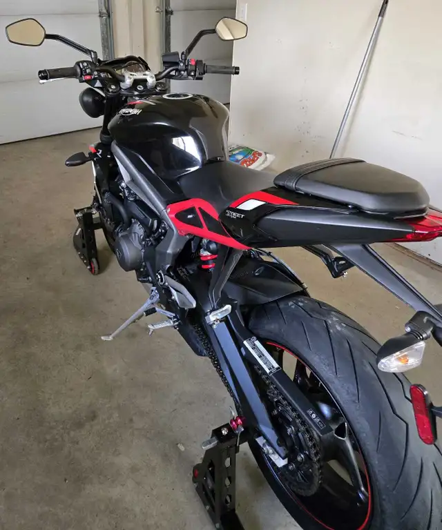 2020 Triumph street triple in Sport Bikes in Edmonton - Image 9