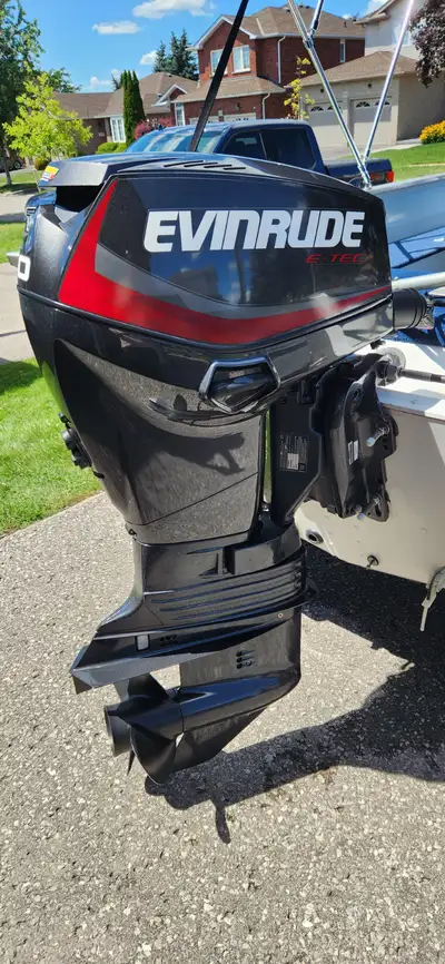 This is the boat you've been looking for! It truly has to be seen to be appreciated. This 16' 5" Gru...