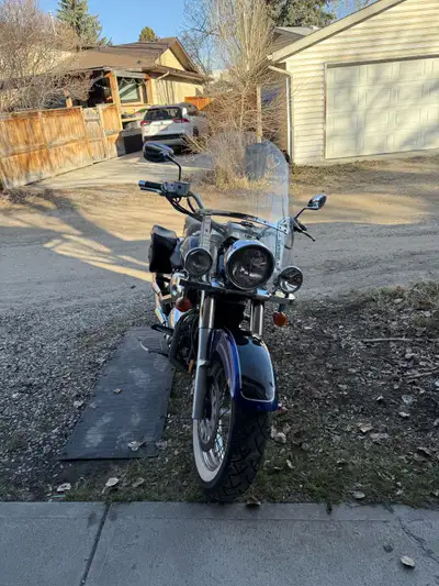 2005 Suzuki Boulevard C50. Only 24,363Km. I am the second owner. Has minor scratches. Always stored...