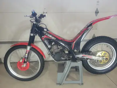 Exceptionally maintained ready to go. Maintenance records are available. New tyres, serviced forks,...