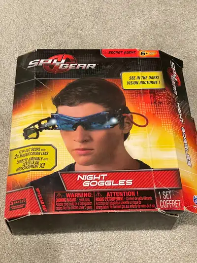 Spy Gear-Night Goggles by Spin Master. Flip-out scope with 2x magnification lens. 3AAA 1.5 V require...