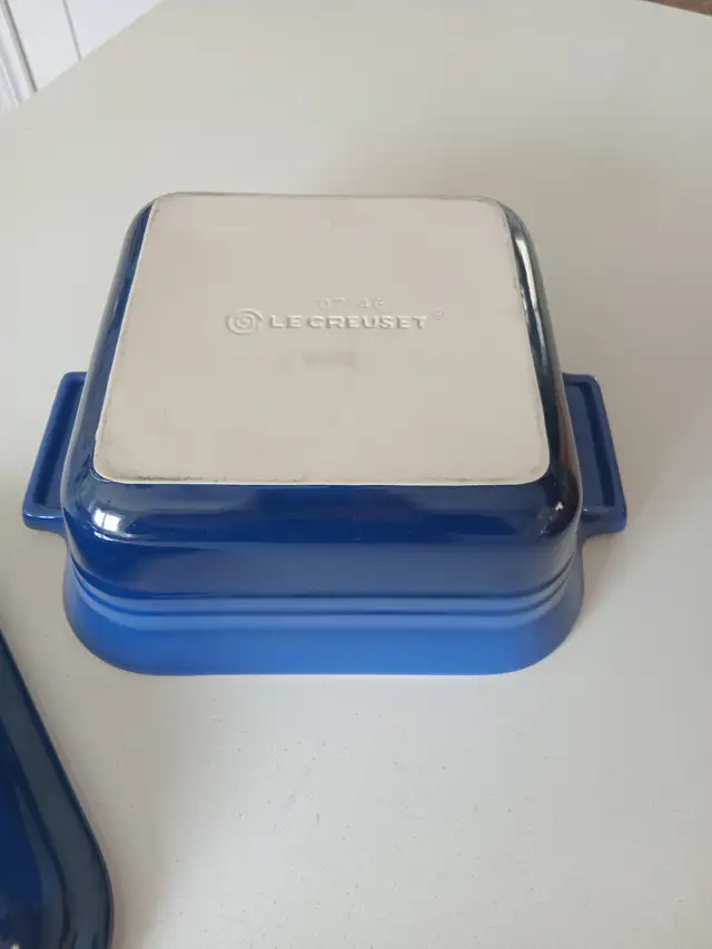 Le Creuset 3 Qt Cobalt Blue Stoneware Square Casserole Baking in Kitchen & Dining Wares in Calgary - Image 6