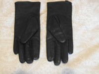 Ladies small leather gloves