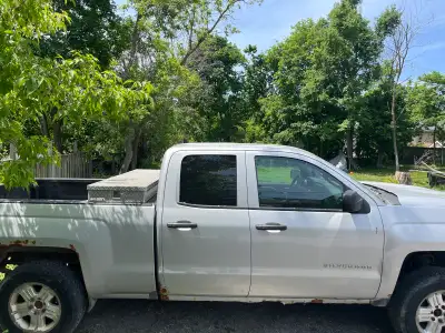 2018 Chevy 1500 4 x 4 5.3 runs and drives has a 3 inch levelling kit I’ll stock motor and exhaust 22...