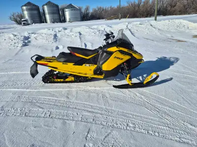 2023 MXZ Blizzard 850 etec gen 5 platform. Has auxiliary front lighting ,adjustable steering riser ,...