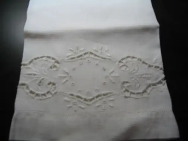 VINTAGE BELLE NAPPE POINTS RICHELIEU - SERVIETTES - BRODERIE in Arts & Collectibles in Laval / North Shore - Image 4