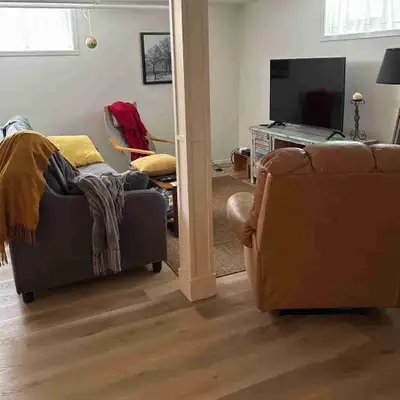 65$/nuit ou 180$/semaine Disponible à partir du 5 janvier 180$/semaine.Demi sous-sol à louer POUR TR...