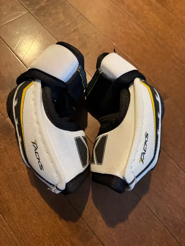 CCM Tacks Elbow Guard Junior Small