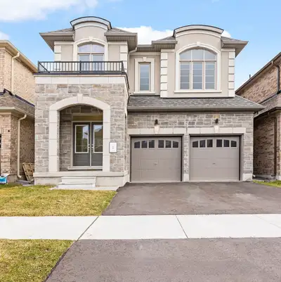 4 bed 3.5 bath detached 2 garage home (BASEMENT NOT INCLUDED )