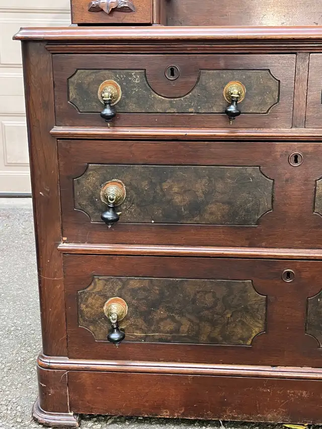 Antique Eastlake Dresser and Fancy Mirror Circa 1800s in Dressers & Wardrobes in City of Toronto - Image 6