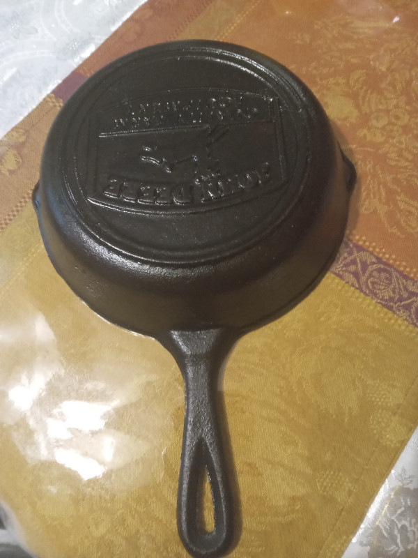 John Deere Cast Iron Skillet 8 Inch Diameter in Arts & Collectibles in St. Catharines - Image 3