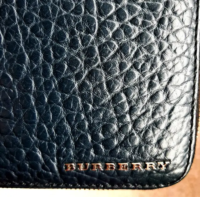 BURBERRY ZIP AROUND NAVY WALLET in Women's - Bags & Wallets in Hamilton - Image 7