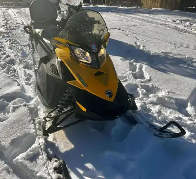 Legal 2 passenger Skidoo Grand Touring in excellent condition! Extremely comfortable touring sled, E...