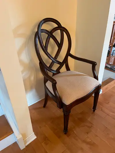 Dinning Room Chairs; Like New; Hooker furniture! Moving!!!, View more