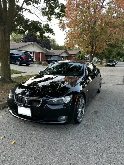 2007 BMW 328i Coupe (E92) 185,000 km | Automatic | Black on Black Clean and well-maintained E92 coup...