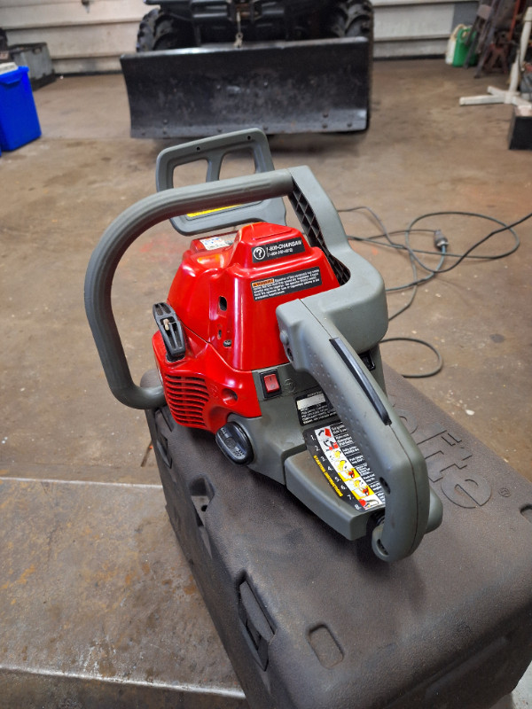 Homelite chainsaw + case in Power Tools in Ottawa - Image 3