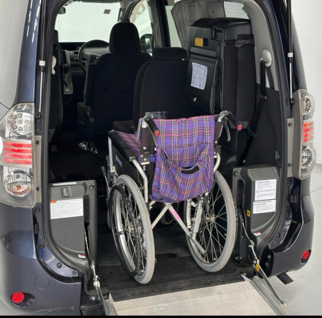 2008 Toyota Noah wheelchair van  in Cars & Trucks in Calgary - Image 4