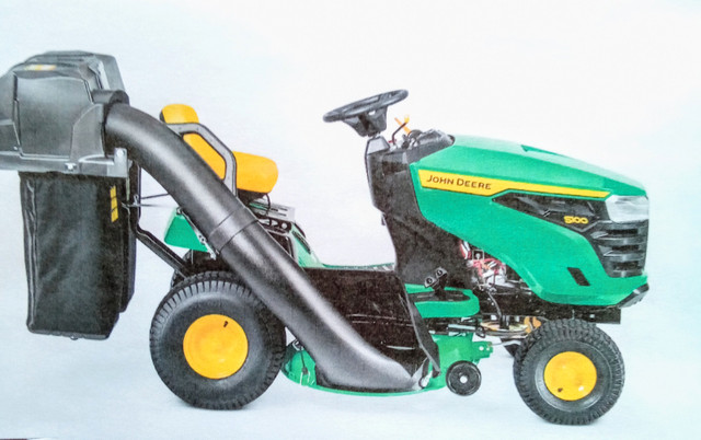 John Deere lawn tractor   bagger attachment in Lawnmowers & Leaf Blowers in North Bay
