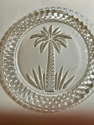 Description Vintage Godinger clear crystal plate with raised palm tree design from the South Beach c...