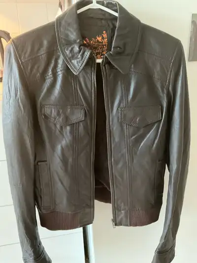 Gorgeous soft brown leather jacket for women medium size New, View more