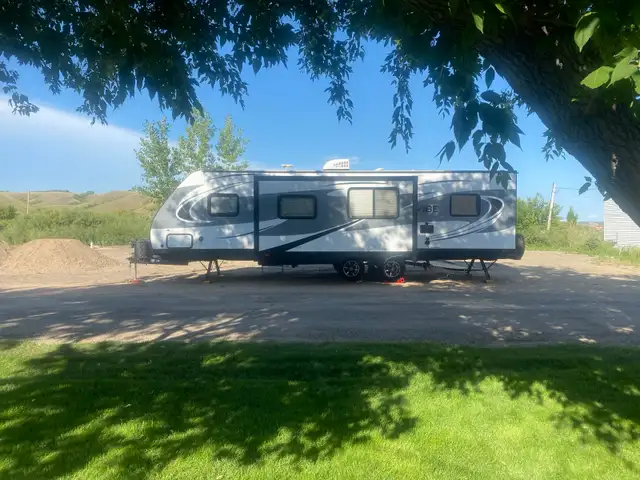 Your search for the perfect family camper stops here! in Travel Trailers & Campers in Regina - Image 3