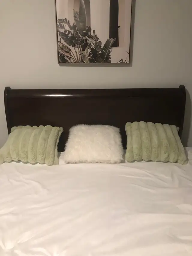 Queen size wooden  headboard in Other in City of Halifax - Image 2