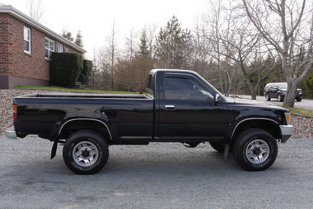 1990 Toyota pickup in Classic Cars in Cole Harbour - Image 2