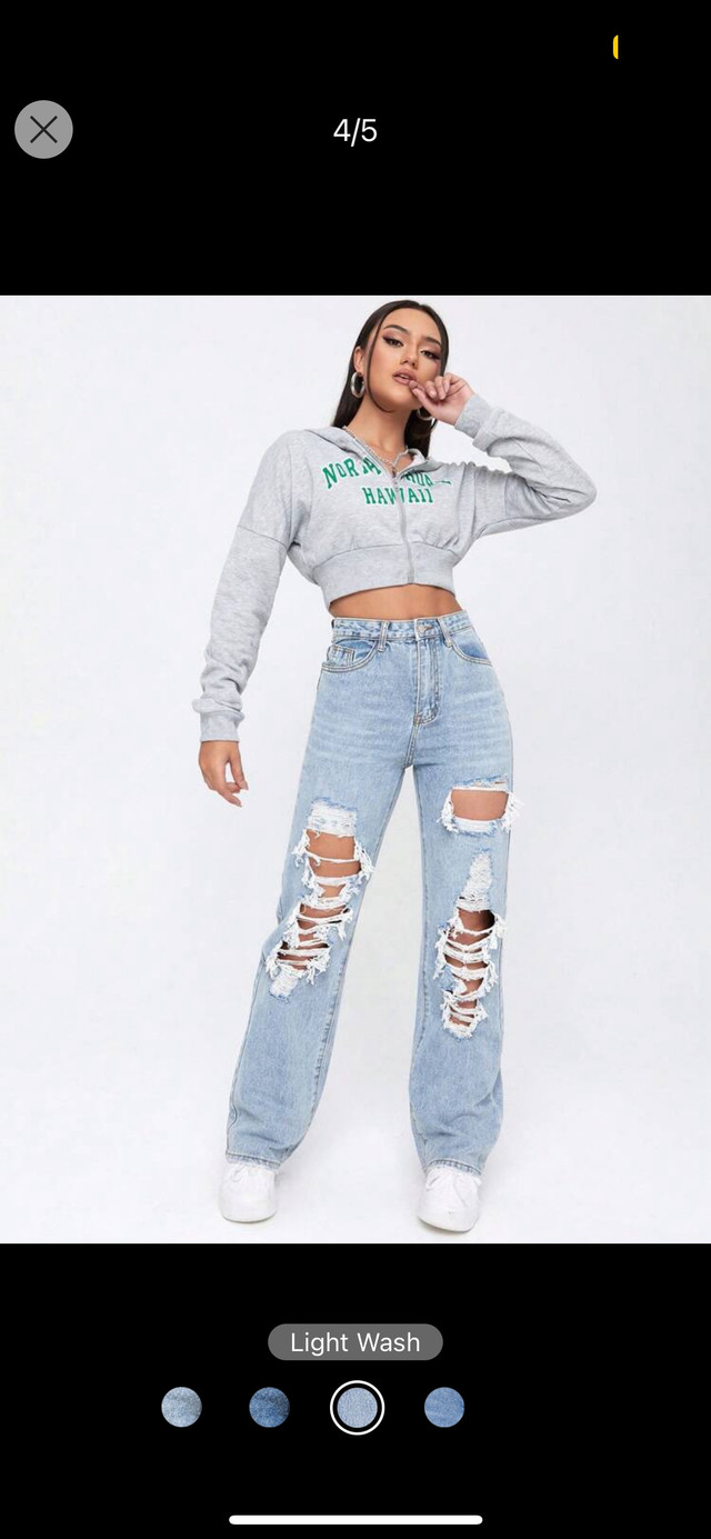 SHEIN Light Washed Cut Out Ripped Straight Leg Jeans in Women's - Bottoms in Mississauga / Peel Region - Image 4