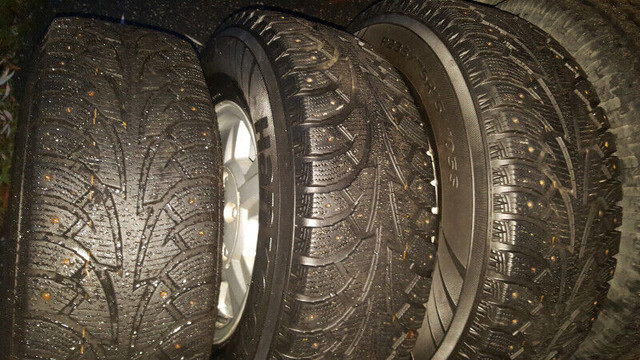 15 inch Chevy Colorado aluminum factory rims in Tires & Rims in Vernon - Image 2
